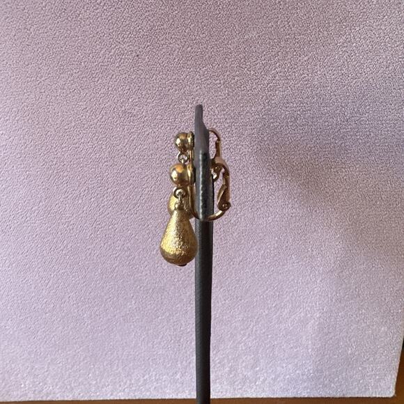 VTG Signed Napier Clip On Earrings Gold Tone Textured Drop Dangle Timeless - Picture 9 of 12